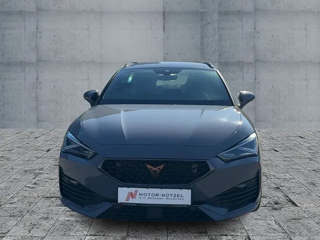Używany Cupra Leon VZ 245 KM (180 kW) 2023 Szary Sedan/Limuzyna