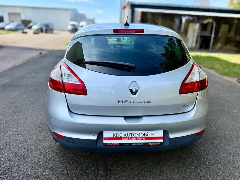 Gebraucht Renault Mégane Bose Edition 131 PS (96 kW) 2012 Silber Limousine