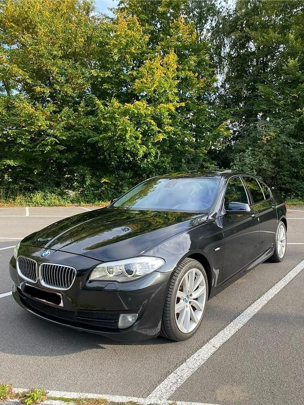Schwarz Gebraucht 2011 BMW 520 Sport Line Limousine | 10.999 € (Fairer Preis) - Bild 1/4