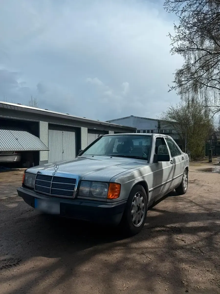 Gebraucht Mercedes 190 120 PS (88 kW) 1984 Silber Limousine