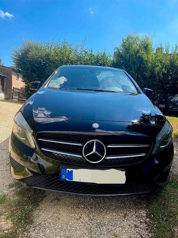 Schwarz Gebraucht 2013 Mercedes A200 Style Limousine | 10.900 € (Guter Preis) - Bild 1/4