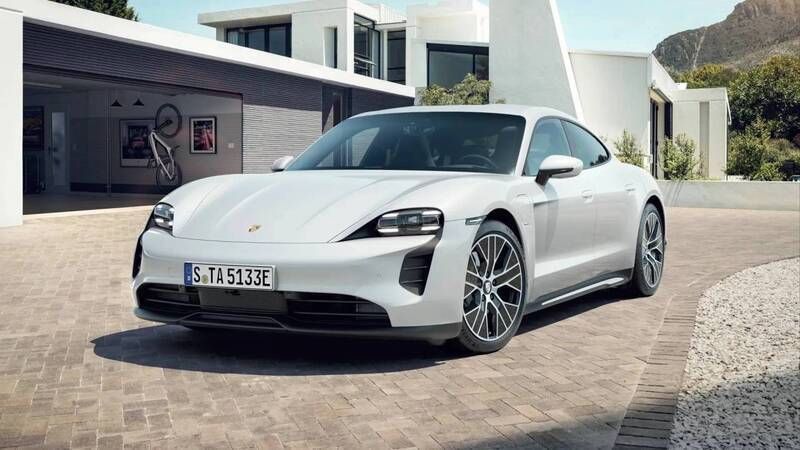 Carraraweißmetallic Gebraucht 2024 Porsche Taycan Limousine | 74.900 € (Guter Preis) - Bild 1/4