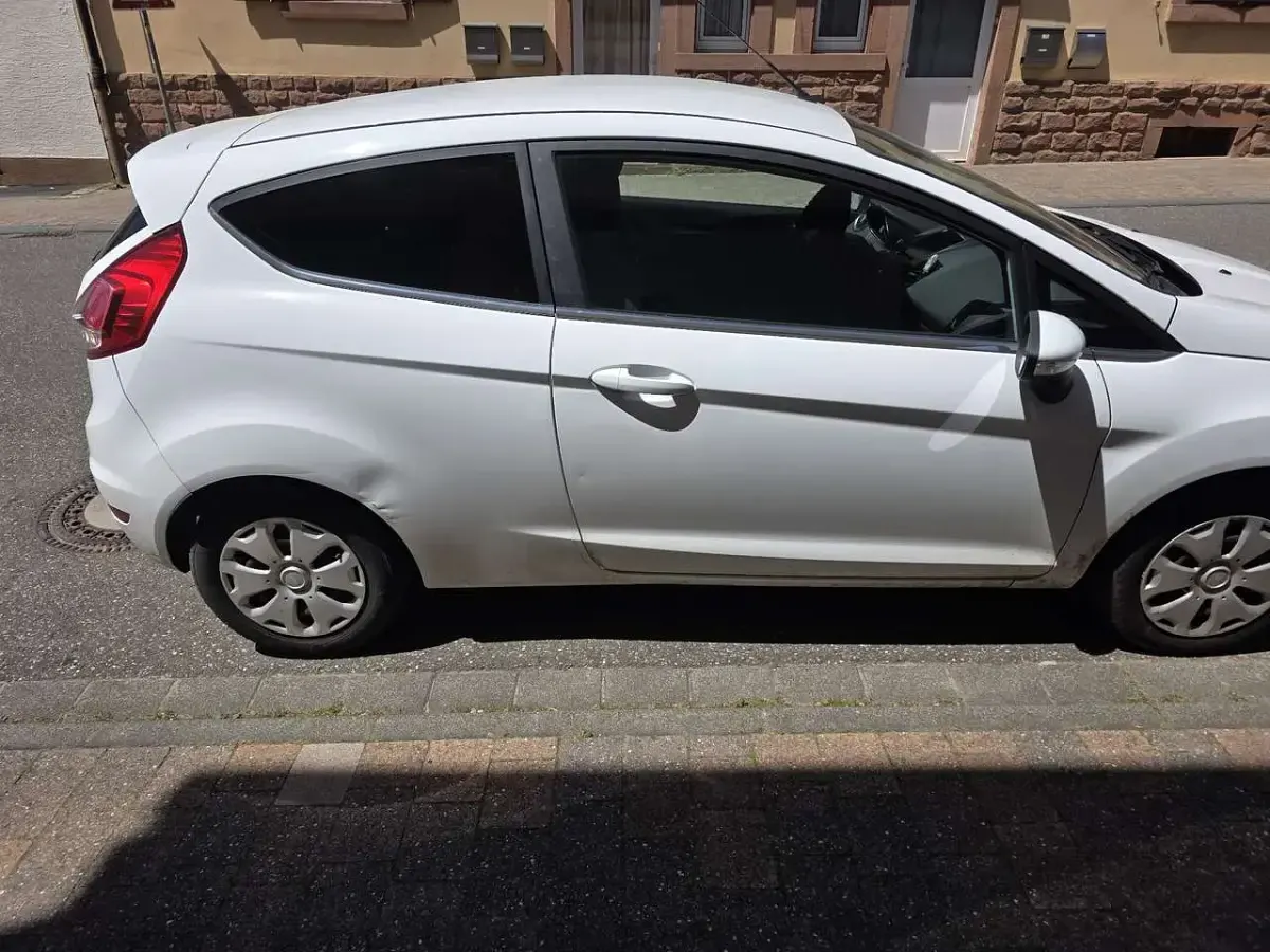 Gebraucht Ford Fiesta Titanium 101 PS (74 kW) 2014 Weiß Kleinwagen