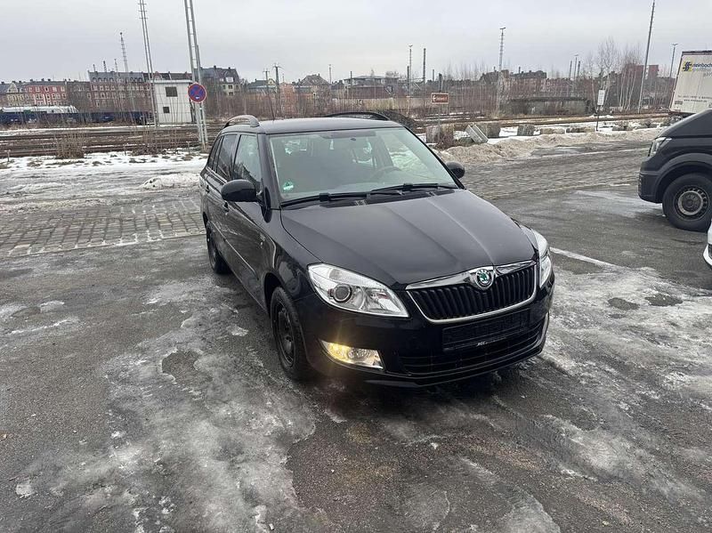 Schwarz Gebraucht 2011 Skoda Fabia Family Kombi | 2.200 € (Superpreis) - Bild 1/4