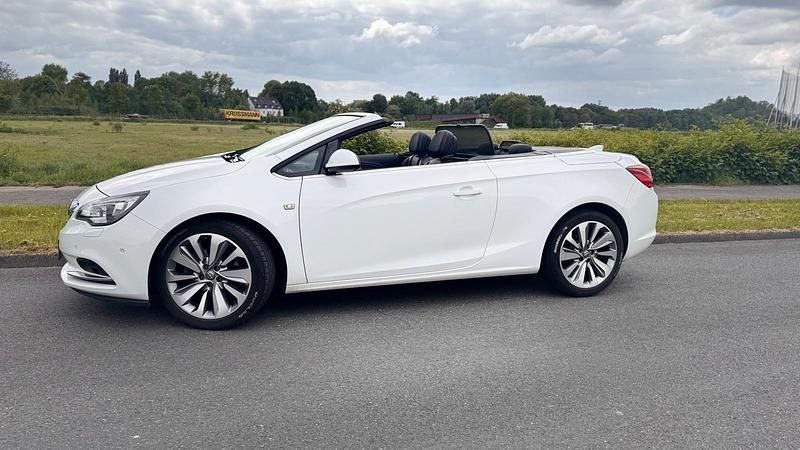 Weiß Gebraucht 2017 Opel Cascada Cabrio | 12.000 € (Etwas zu teuer) - Bild 1/4