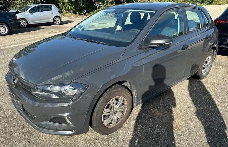 Grau Gebraucht 2021 VW Polo Trendline Limousine | 11.490 € (Superpreis) - Bild 1/4