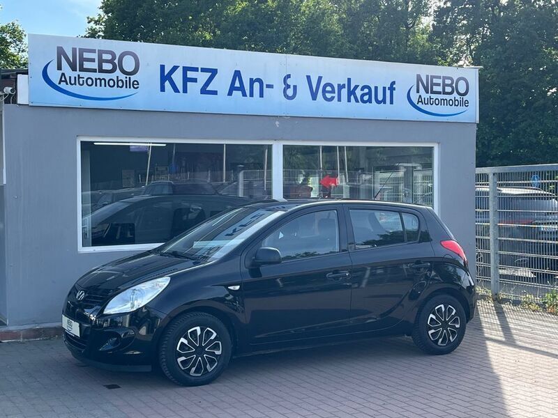 Schwarz Gebraucht 2011 Hyundai i20 Classic Limousine | 5.999 € (Fairer Preis) - Bild 1/4