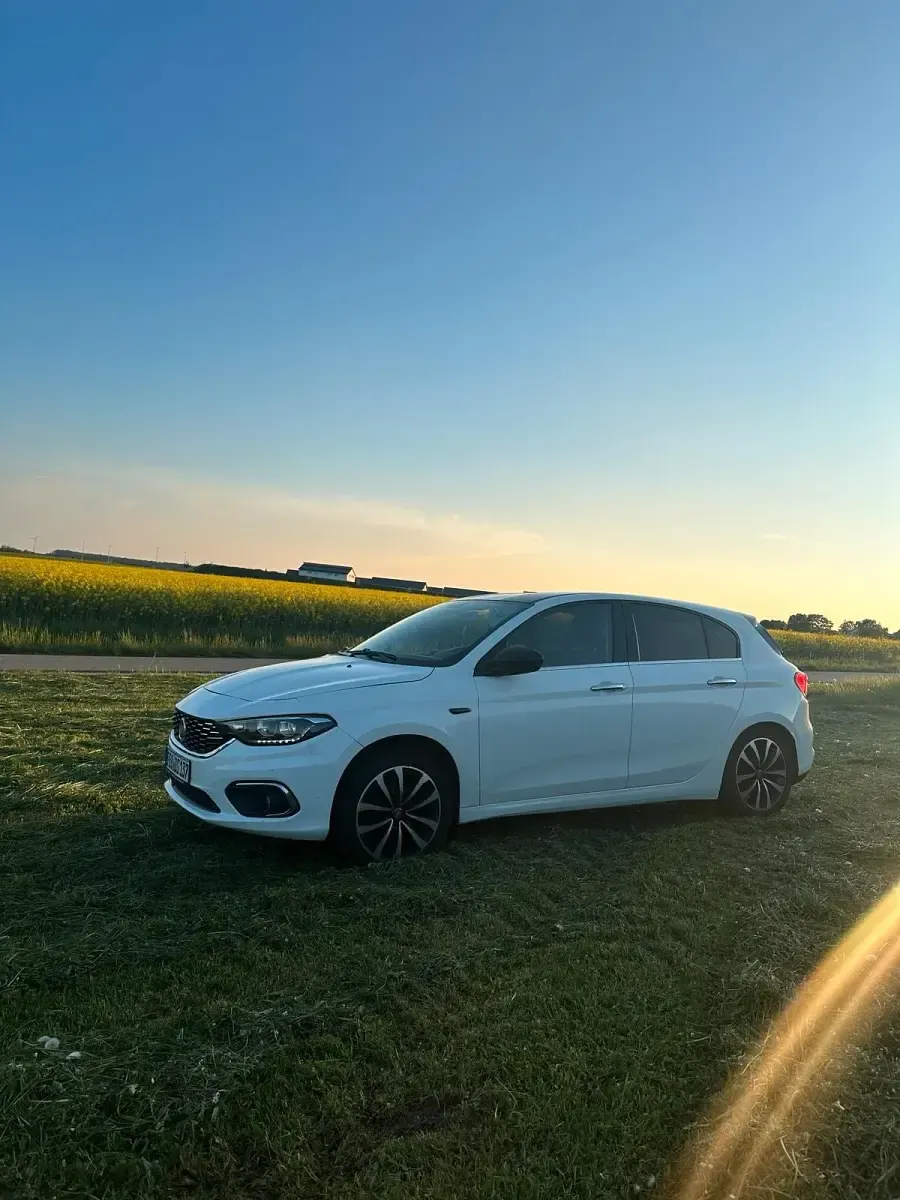 Gebraucht Fiat Tipo 120 PS (88 kW) 2016 Weiß Kleinwagen