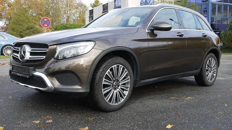 Braun Gebraucht 2017 Mercedes GLC250 SUV | 27.550 € (Fairer Preis) - Bild 1/4