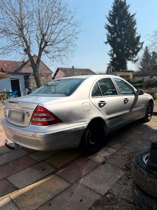 Gebraucht Mercedes C180 143 PS (105 kW) 2002 Grau Limousine