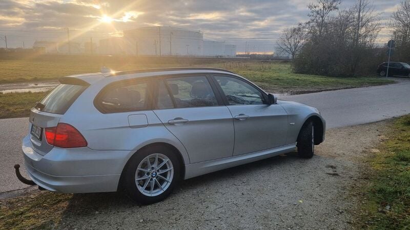 Silber Gebraucht 2012 BMW 320 Exclusive Kombi | 4.900 € (Superpreis) - Bild 1/4
