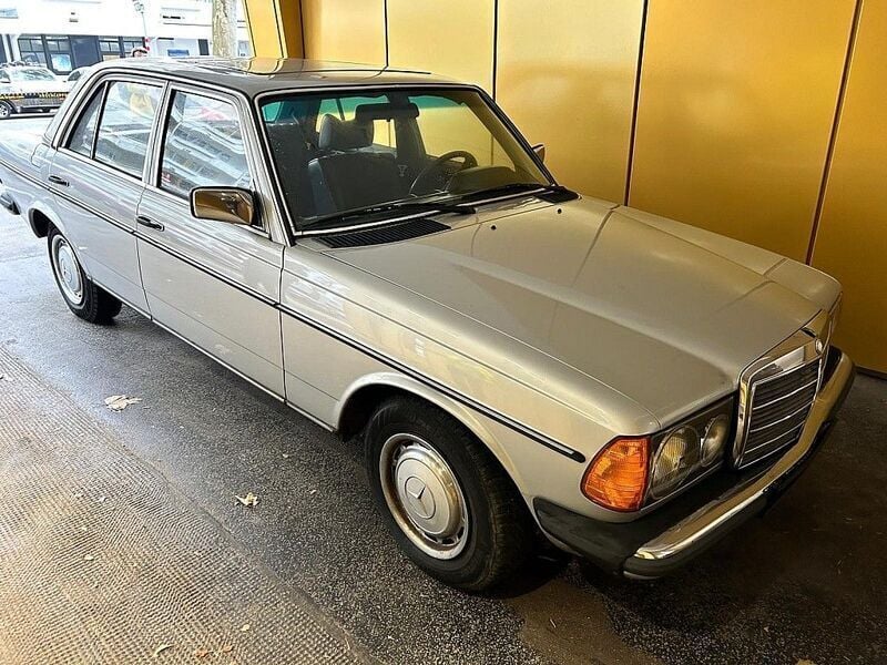 Silber Gebraucht 1980 Mercedes 300 Limousine | 7.000 € - Bild 1/4