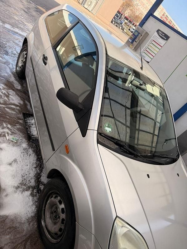 Gebraucht Ford Fiesta 60 PS (44 kW) 2009 Silber Kleinwagen