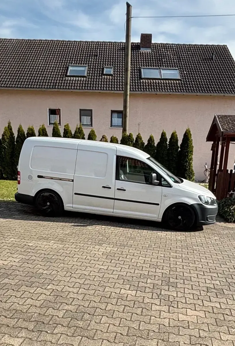 Używany VW Caddy 105 KM (77 kW) 2013 Biały Minivan