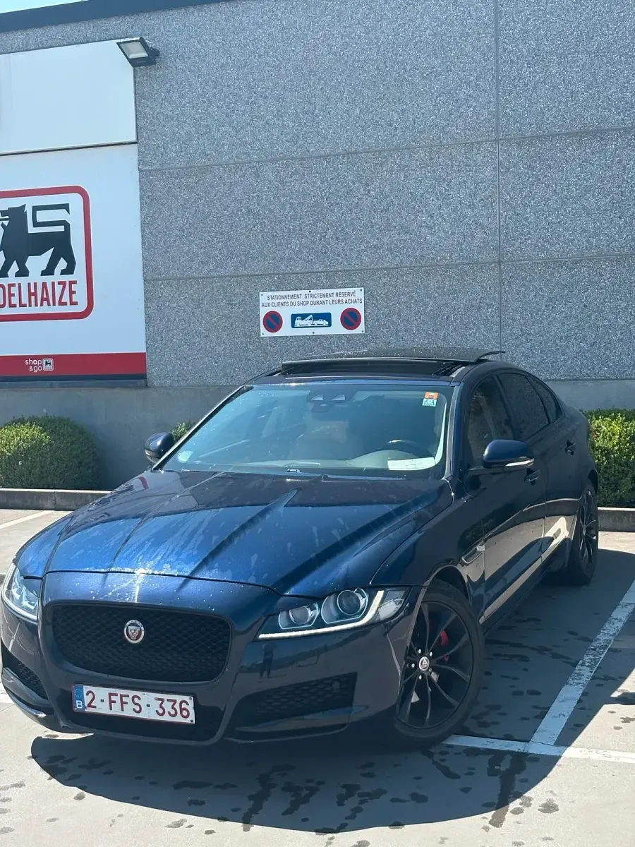 Gebraucht Jaguar XF 180 PS (132 kW) 2017 Blau Limousine
