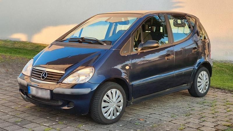 Blau Gebraucht 2002 Mercedes A140 Classic Van / Kleinbus | 1.950 € (Fairer Preis) - Bild 1/4