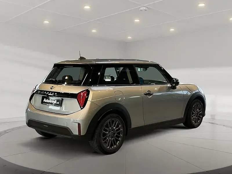 Gebraucht Mini Cooper Essential 156 PS (114 kW) 2024 Melting silver iii Kleinwagen