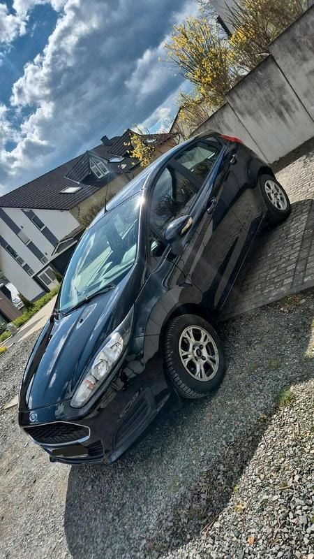 Second-hand Ford Fiesta 101 CP (74 kW) 2017 Negru Hatchback