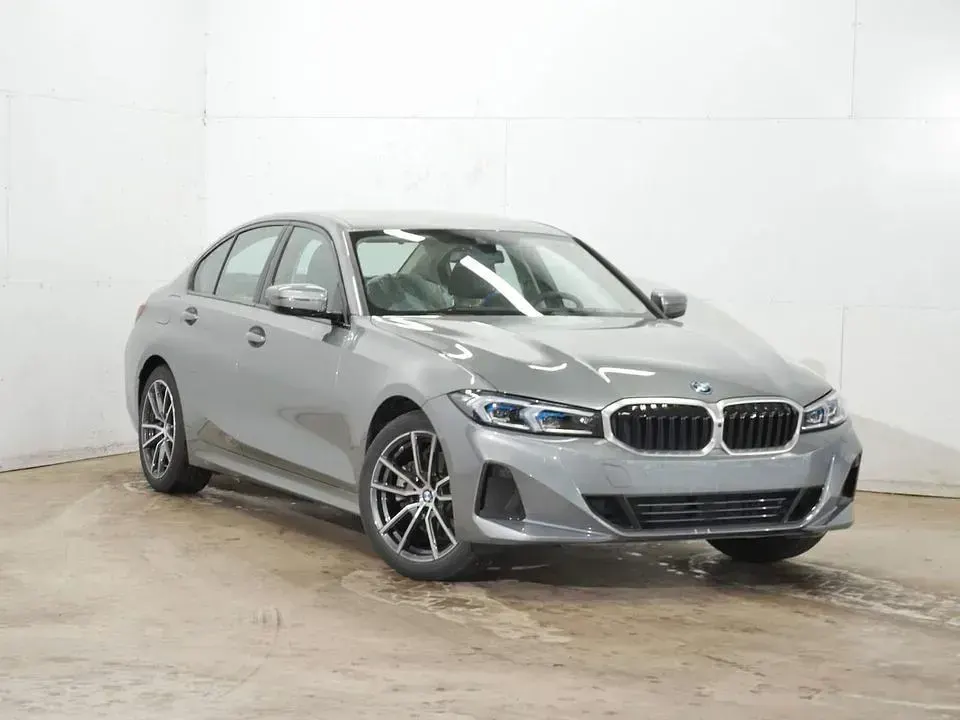 Gebraucht BMW 330e 292 PS (214 kW) 2024 Grau Limousine