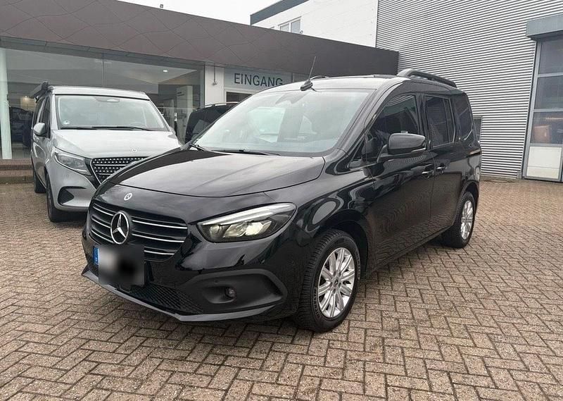 Schwarz Gebraucht 2023 Mercedes 180 Limousine | 25.990 € (Fairer Preis) - Bild 1/4