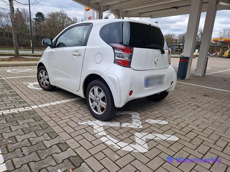 Gebraucht Toyota iQ 68 PS (50 kW) 2009 Weiß Kleinwagen