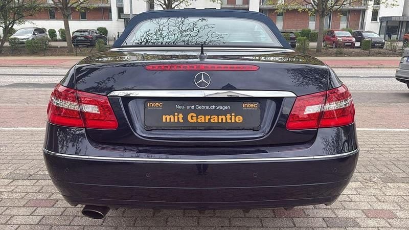 Usata Mercedes E200 184 CV (135 kW) 2010 Blu Cabrio