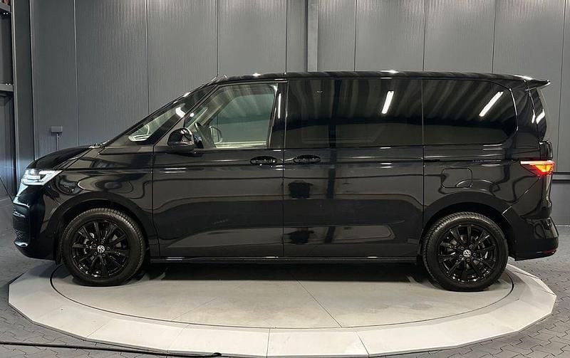 Gebraucht VW Multivan Life 150 PS (110 kW) 2024 Schwarz Van