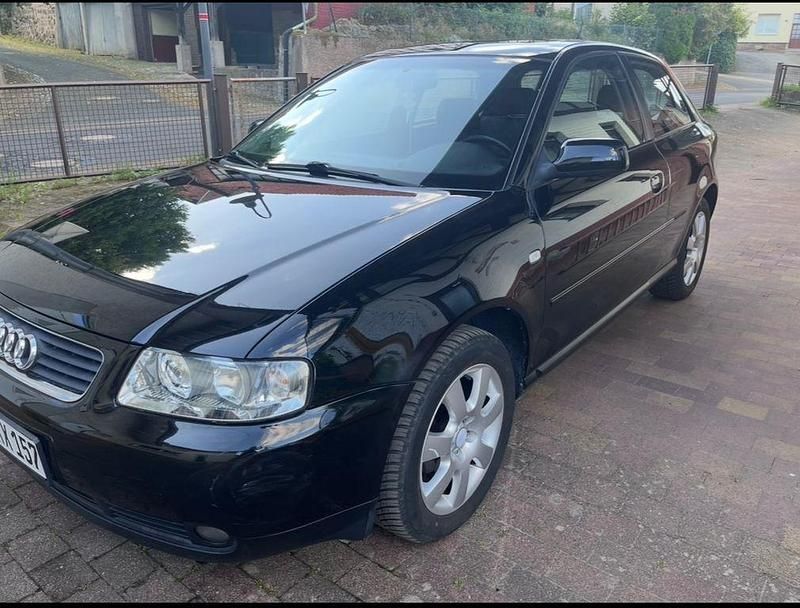 Schwarz Gebraucht 2001 Audi A3 Ambiente Limousine | 1.550 € (Guter Preis) - Bild 1/4