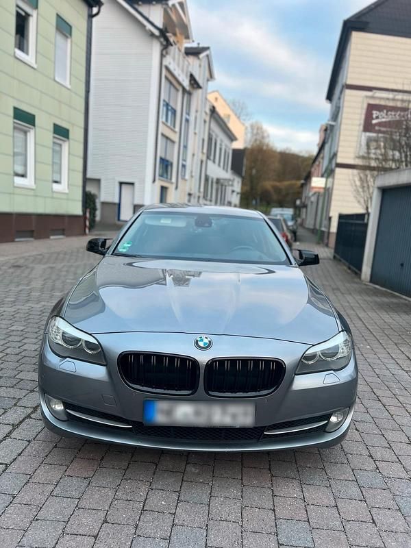 Gebraucht BMW 530 258 PS (189 kW) 2011 Grau Limousine