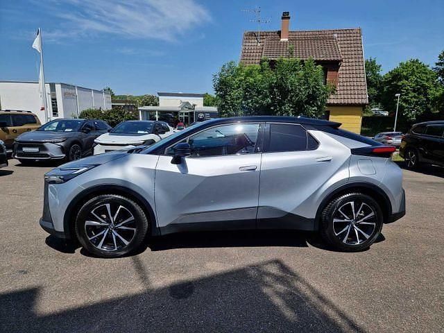 Gebraucht Toyota C-HR Team 140 PS (102 kW) 2023 Shimmering silver metallic / dach schwarz SUV