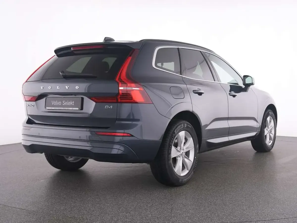 Gebraucht Volvo XC60 Core 197 PS (144 kW) 2023 Blau denim blue / metallic SUV