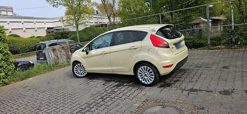 Gebraucht Ford Fiesta 90 PS (66 kW) 2009 Gelb Kleinwagen