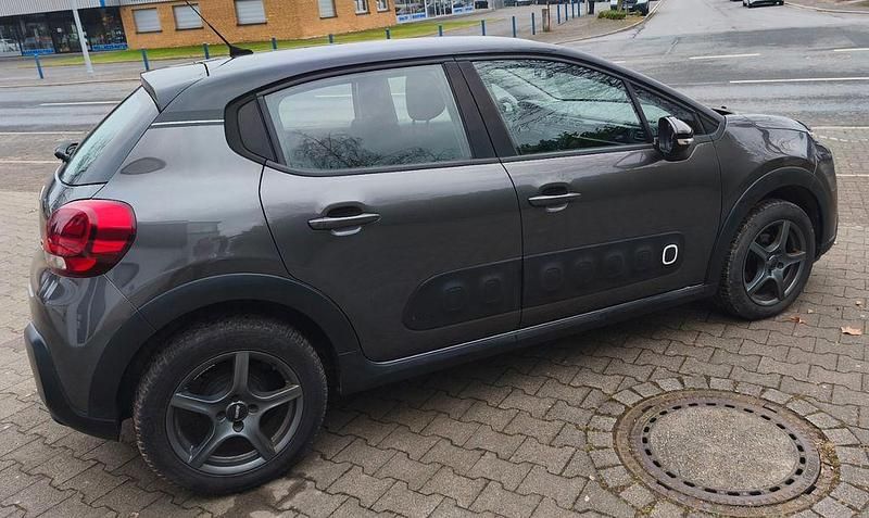Gebraucht Citroën C3 Feel 83 PS (61 kW) 2020 Grau Limousine