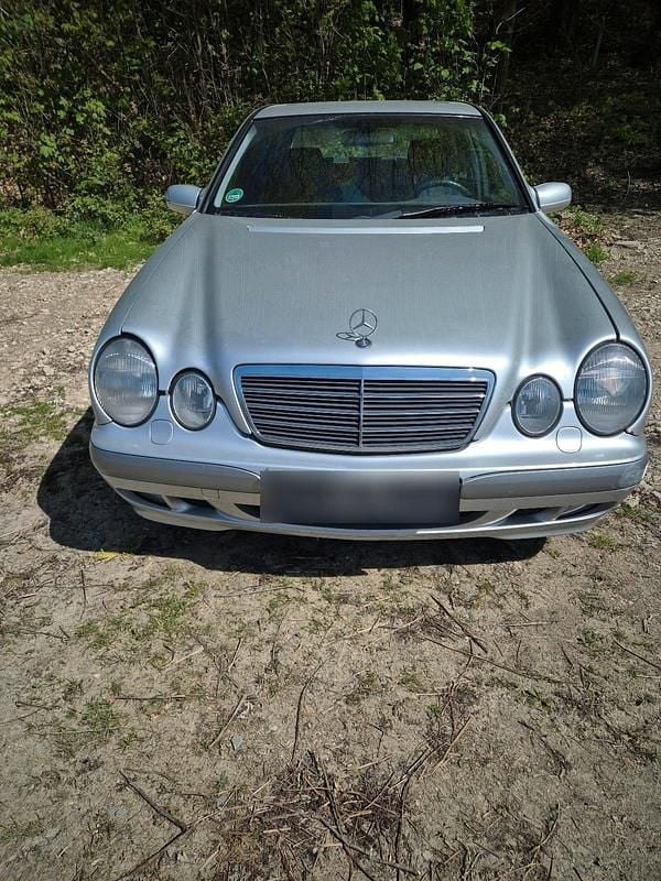 Gebraucht Mercedes E240 170 PS (125 kW) 2001 Silber Limousine