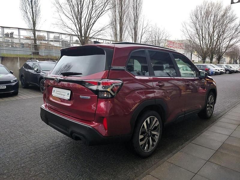 Neu Subaru Forester 136 PS (100 kW) 2026 Crimson red SUV