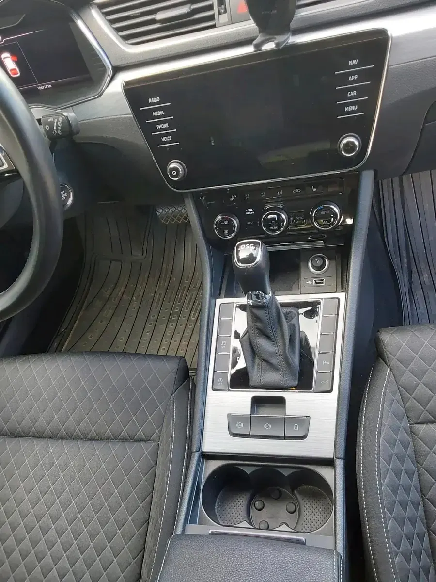 Gebraucht Skoda Superb Ambition 190 PS (139 kW) 2020 Weiß Kombi