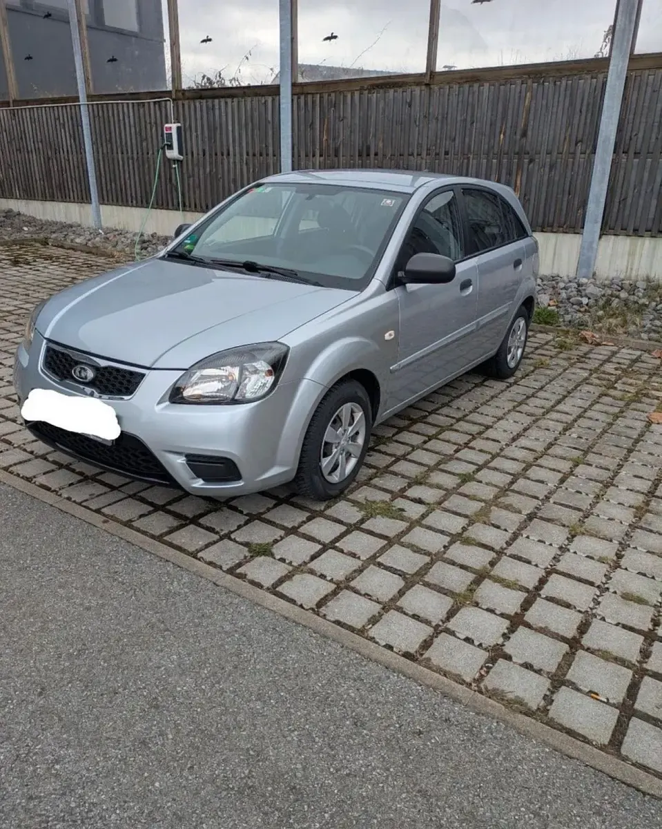 Gebraucht Kia Rio 97 PS (71 kW) 2011 Grau Kleinwagen