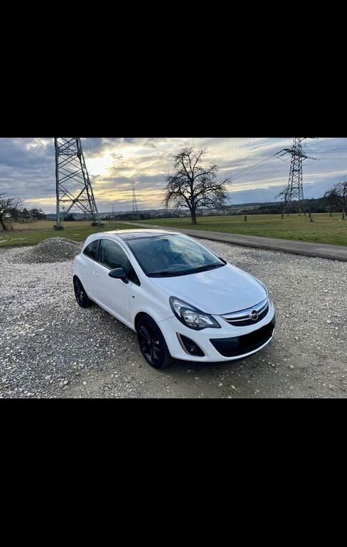 Weiß Gebraucht 2013 Opel Corsa Color Edition Kleinwagen | 5.800 € (Etwas zu teuer) - Bild 1/4