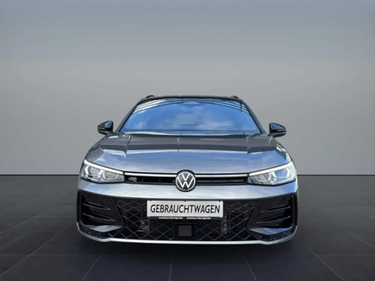 Gebraucht VW Passat R-line 193 PS (141 kW) 2024 Kombi