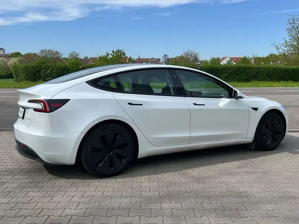 Käytetty Tesla Model 3 366 kW (498 HP) 2024 Sedan