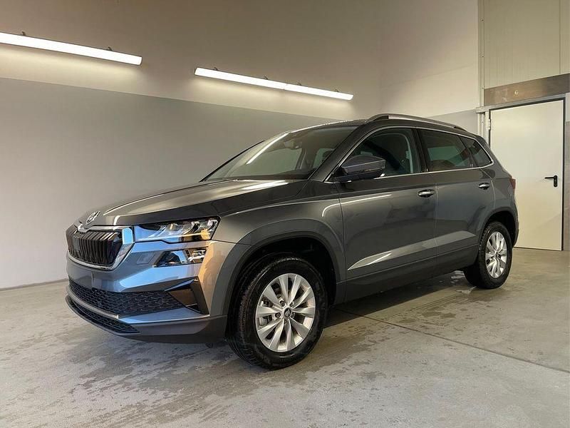 [5x5x] graphit grau metallic Neu 2025 Skoda Karoq Selection SUV | 38.480 € (Fairer Preis) - Bild 1/4