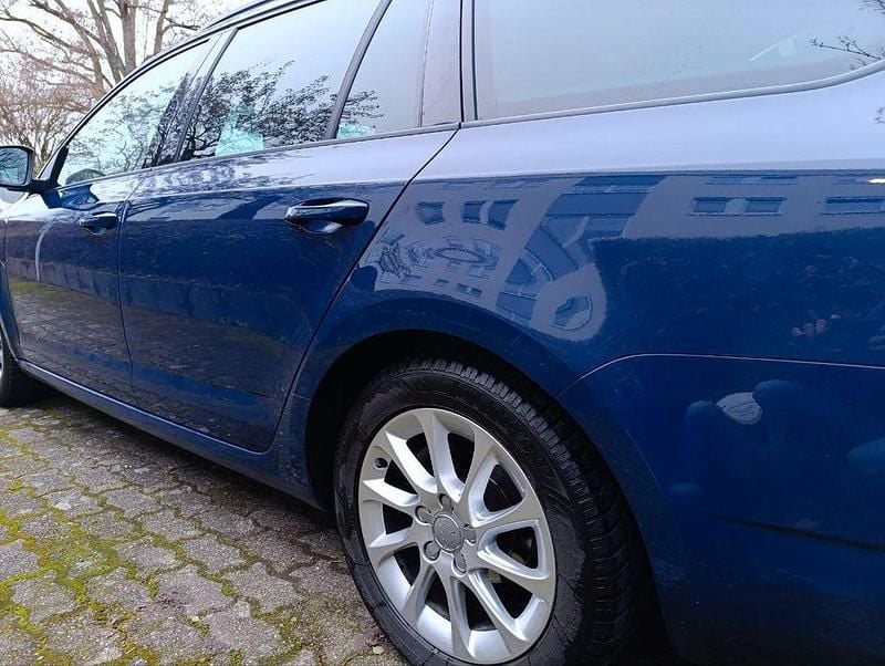 Blau Gebraucht 2015 Skoda Octavia Ambition Kombi | 6.700 € (Fairer Preis) - Bild 1/4