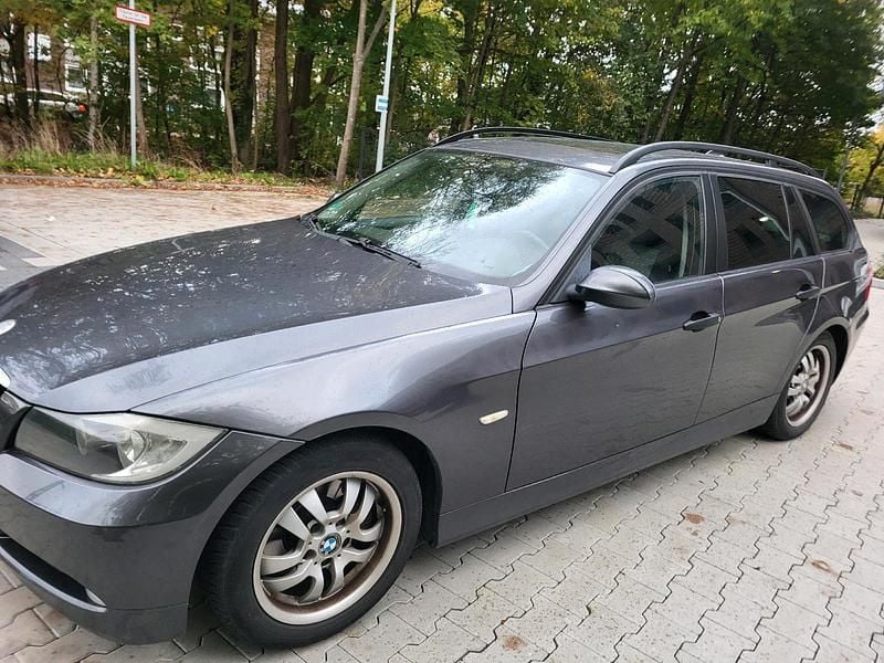 Grau Gebraucht 2006 BMW 320 Kombi | 2.950 € (Fairer Preis) - Bild 1/4