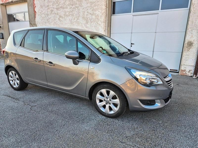 Grau Gebraucht 2015 Opel Meriva Innovation Van / Kleinbus | 5.400 € - Bild 1/4