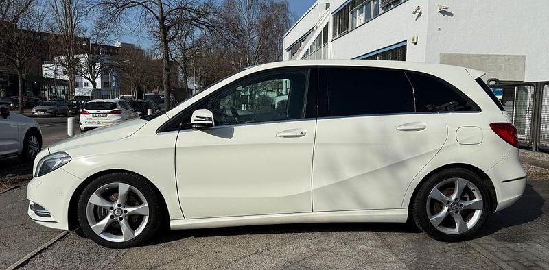 Gebraucht Mercedes B200 136 PS (100 kW) 2012 Weiß Van / Kleinbus
