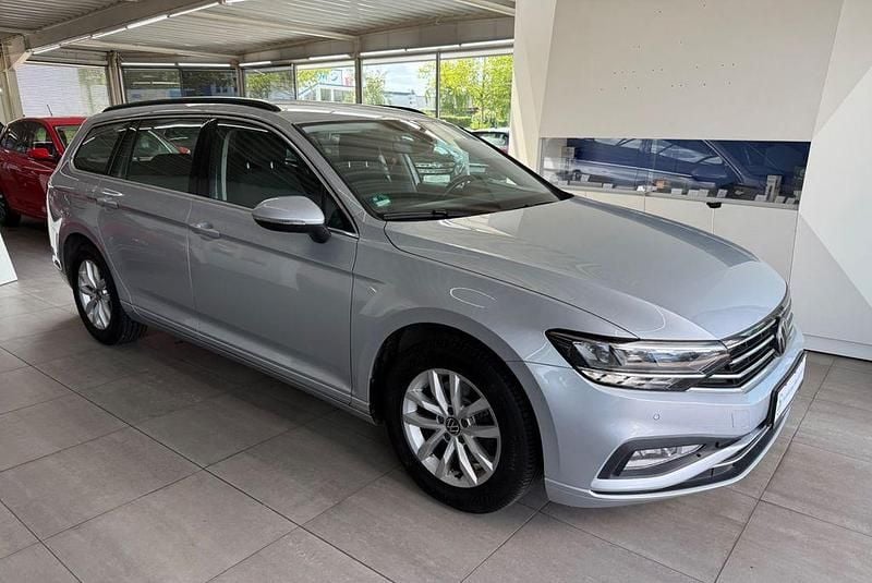 Scale silver Gebraucht 2022 VW Passat Business Kombi | 18.990 € (Guter Preis) - Bild 1/4