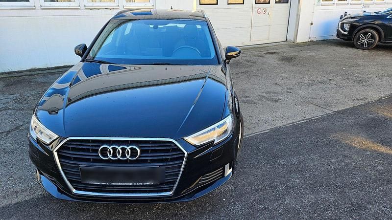 Schwarz Gebraucht 2019 Audi A3 Sportback Sport Kombi | 17.990 € (Fairer Preis) - Bild 1/4