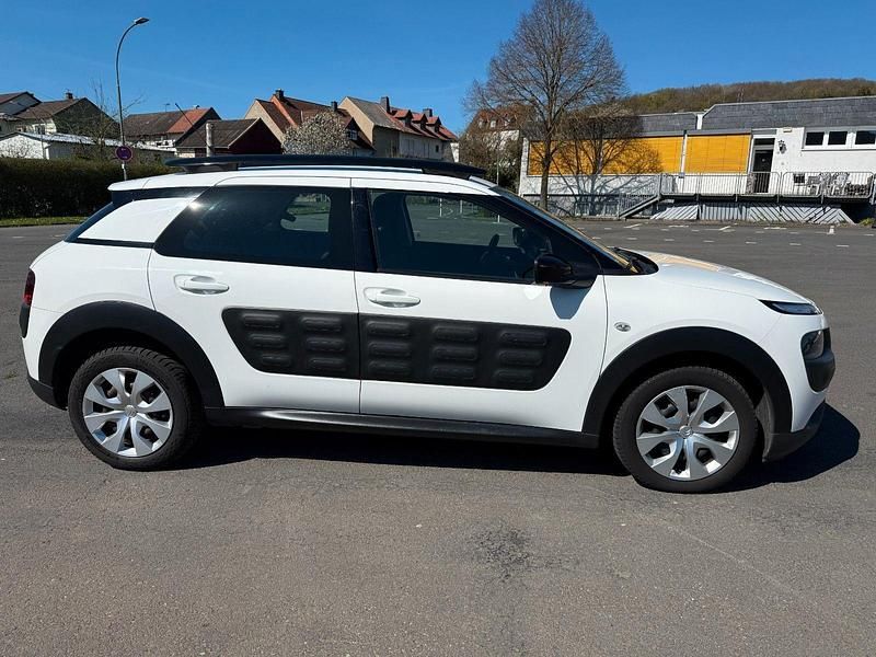 Gebraucht Citroën C4 Cactus 92 PS (67 kW) 2015 Weiß Kleinwagen