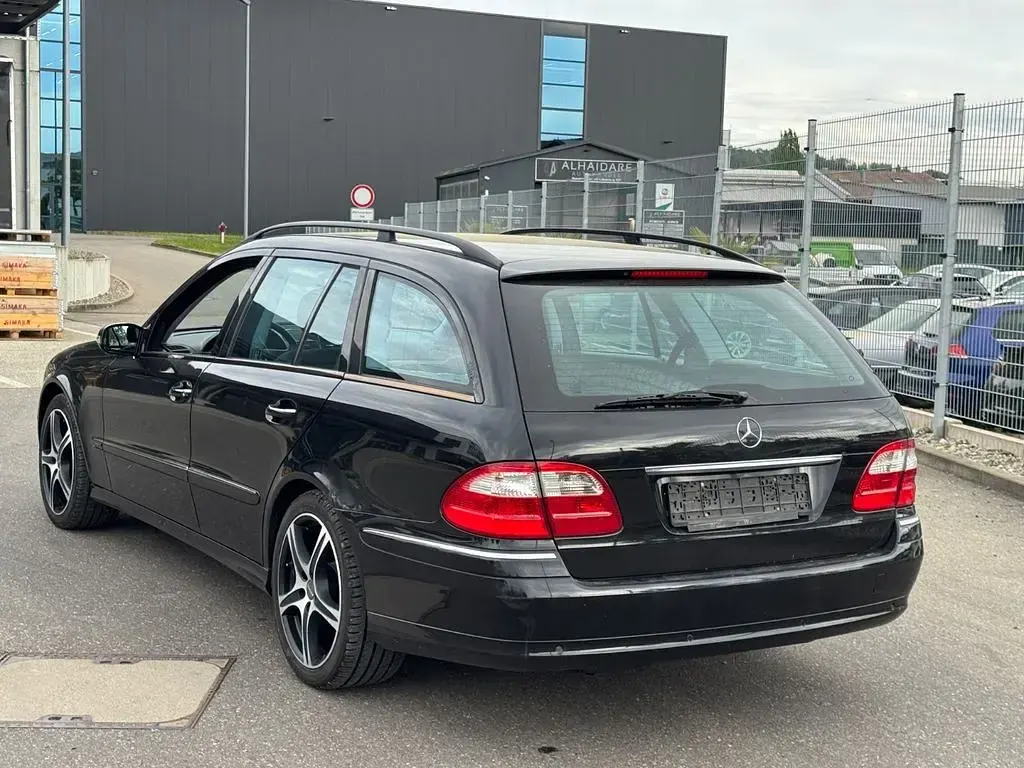 Gebraucht Mercedes E350 Avantgarde 272 PS (200 kW) 2006 Schwarz Limousine