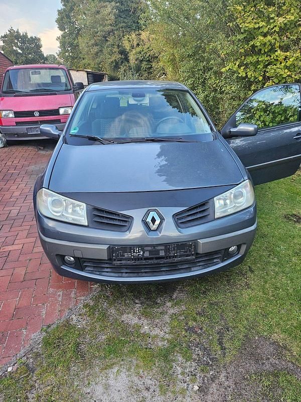 Grau Gebraucht 2006 Renault Mégane II Avantage Kleinwagen | 1.850 € (Fairer Preis) - Bild 1/4